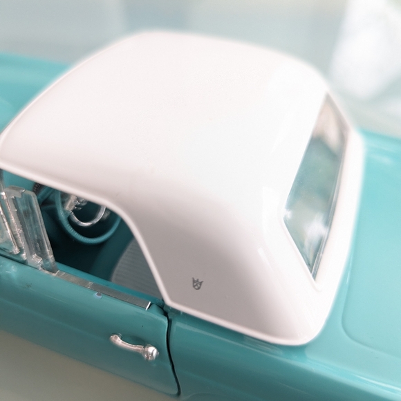 1955 Ford Thunderbird 1:18 Die Cast Model Car - Robin Egg Blue Collectible Car - Picture 11 of 14